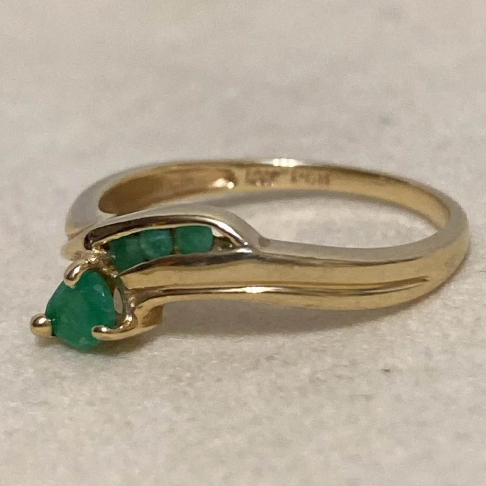 10K Gold Emerald Ring - Picture 4 of 8